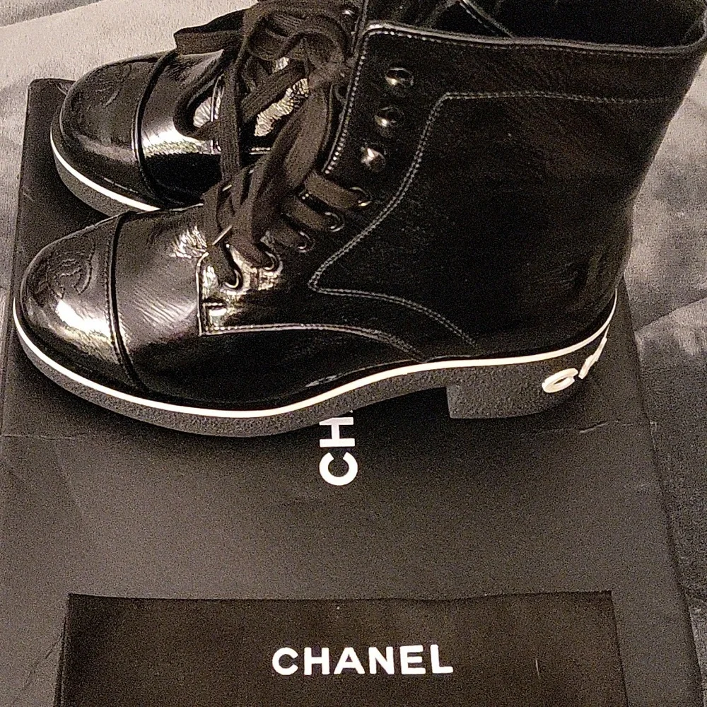 Chanel black  boots - Picture 2 of 4